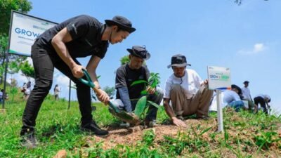 Aksi Nyata Kelompok Tani Selamatkan Lingkungan Bersama BRI Menanam-Grow & Green. (Foto: Humas BRI)