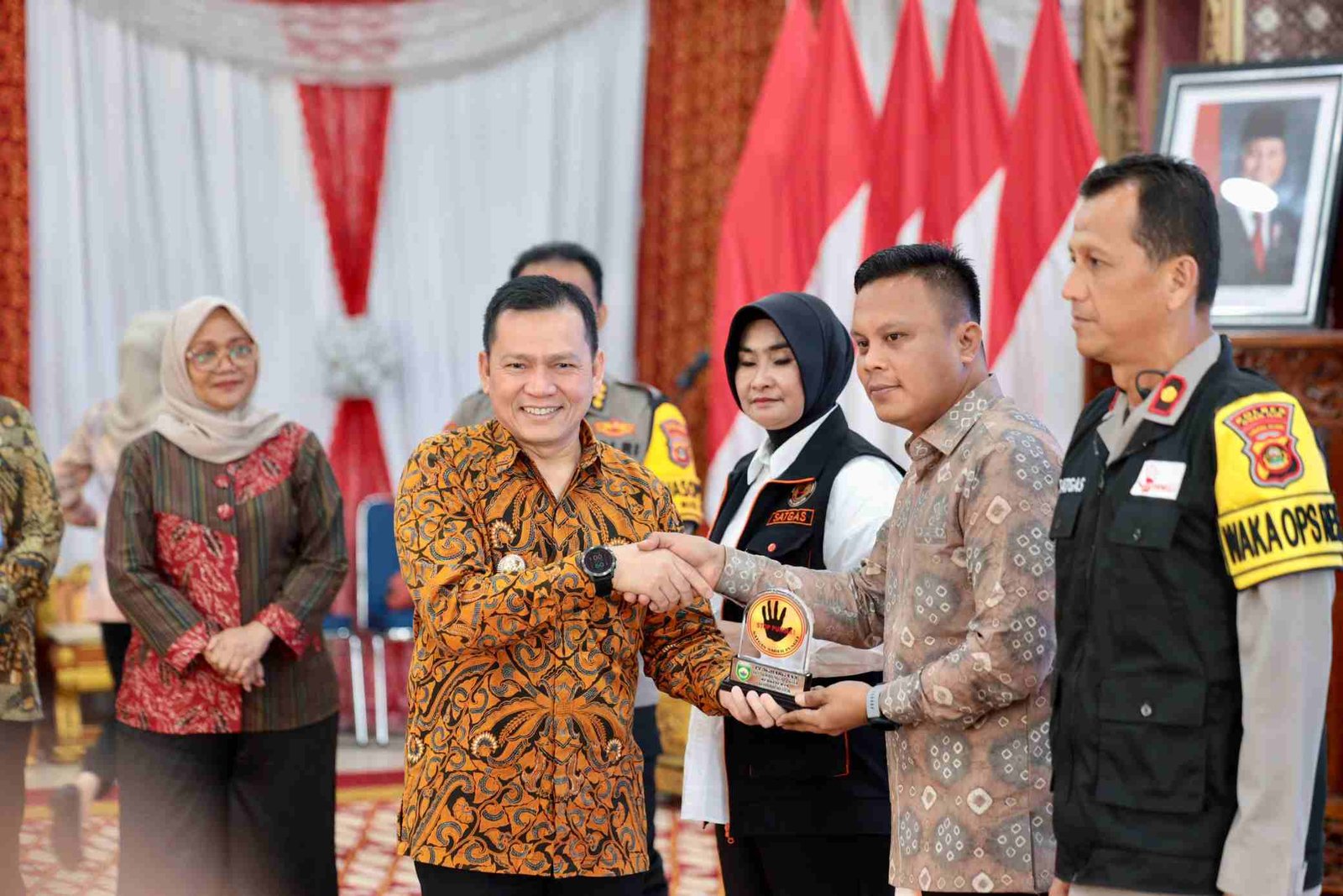 Pj Gubernur Sumsel saat Rapat Koordinasi Satgas Saber Pungli Provinsi Sumsel di Griya Agung Palembang, Jumat (22/11/2024). Foto: Humas Pemprov Sumsel
