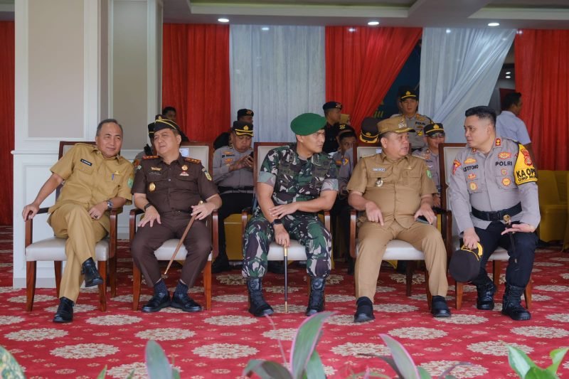 Pj Bupati Musi Banyuasin, H Sandi Fahlepi hadir langsung dalam apel Pergeseran Pasukan. (Foto : Humas Kominfo Muba)