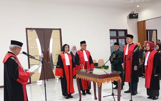 Momen pelantikan Agus Walujo Tjahjono sebagai Ketua Pengadilan Negeri Palembang Kelas IA Khusus. (Foto : Halopos.id)
