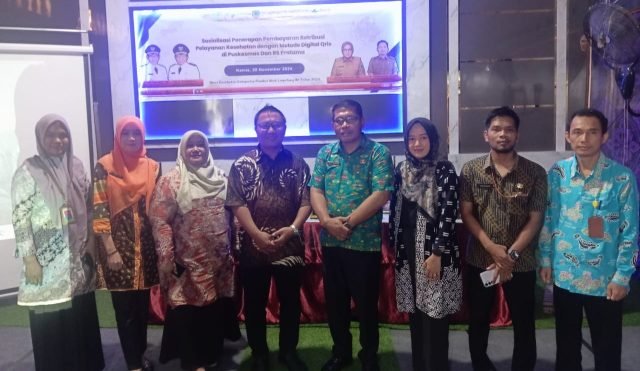 Dinkes PALI saat acara sosialisasi penerapan pembayaran retribusi pelayanan kesehatan dengan metode digital QRIS di Puskesmas dan RS Pratama di cafe Starla Beracung, Kamis (28/11/2024).