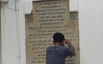 Prasasti Kantor Ledeng Buatan Belanda Asli Ditemukan Tanpa Sengaja Ditemukan Oleh Tukang