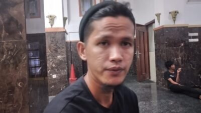 Astohari, seorang seniman muda asal Tanjung Batu Ogan Ilir (OI) yang sekarang berdomisili didesa Jirak kabupaten Musi Banyuasin (Muba).