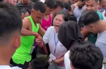 Peserta Sumsel Run rebutan medali. Foto : Tangkap Layar Instagram