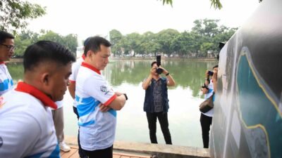 Pj Gubernur Sumsel Elen Setiadi mendukung langkah Pemerintah Kota (Pemkot) Palembang melakukan Revitalisasi  taman Kota Kambang Iwak (KI) Jalan Tasik Palembang, Sabtu (30/11/2024). Foto : Humas Pemprov Sumsel