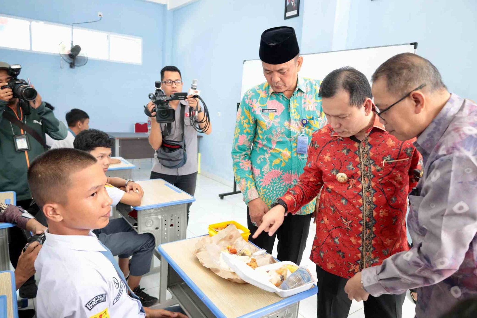 Komisi II DPR RI Tinjau Simulasi Program Makan Bergizi Gratis di Palembang