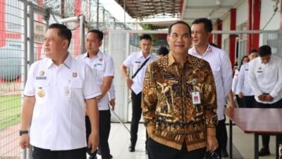 Kepala Divisi Pemasyarakatan Kantor Wilayah Kemenkumham Sumsel Mulyadi saat meninjau rutan di Palembang. (Foto: Kemenkumham Sumsel)