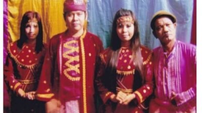 Foto dokumen karakter tokoh Dulmuluk dalam pementasan yakni Siti Rahma, Sultan Abdul Muluk, Siti Rafiah dan Khadam (dari kiri kekanan) yang menceritakan kisah istana sentris dan kisah kehidupan. (Foto: Dokumen M Arfani)