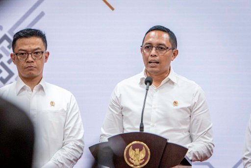 Kepala Kantor Komunikasi Kepresidenan Hasan Nasbi memberikan keterangan pers usai Sidang Kabinet Paripurna yang dipimpin oleh Presiden Prabowo Subianto dan Wakil Presiden Gibran Rakabuming Raka di Kantor Presiden, Jakarta, Senin (02/12/2024). (F0to: Humas/Ibrahim)