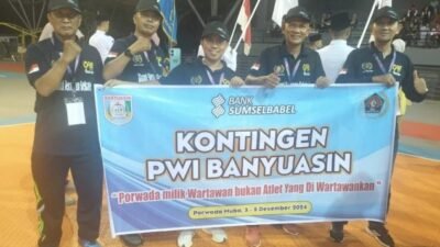 Ketua PWI Banyuasin Berikan Bonus Atlet Porwada Berprestasi