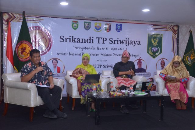 Jajaran Pengurus Srikandi TP Sriwijaya gelar pelaksanaan peringatan hari Ibu ke-96 dan Seminar Nasional Ratu Sinuhun Pahlawan Nasional Perempuan dari Provinsi Sumatera Selatan (Sumsel) , Sabtu (14/12) di Ballroom Hotel Redtop, Jakarta.