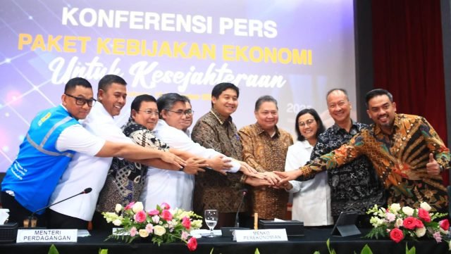 Konferensi Pers bertajuk "Paket Kebijakan Ekonomi untuk Kesejahteraan" yang dilaksanakan di Kantor Kementerian Koordinator Perekonomian, Jakarta, pada Senin (16/12)