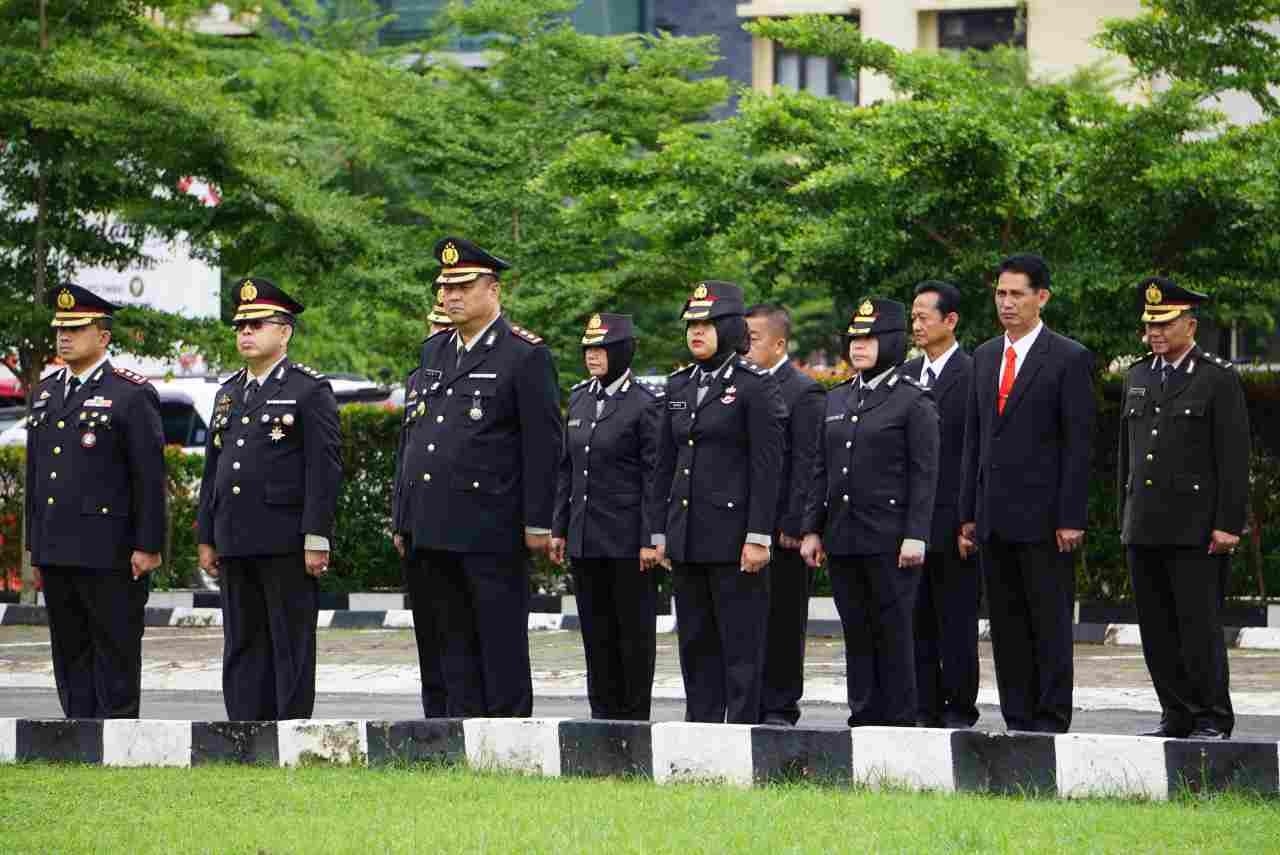 Jajaran Polda Sumsel saat upacara peringatan Hari Bela Negara ke-76 di Lapangan Gedung Utama Presisi Mapolda Sumsel, Kamis (19/12/2024). (Foto : Humas Polda Sumsel)