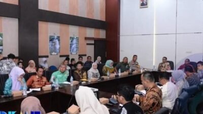 Jajaran Pemkab OKU Selatan saat rapat lanjutan persiapan rangkaian kegiatan peringatan HUT Kabupaten OKU Selatan ke-21 di ruang Nagara Bhakti Pemkab OKU Selatan. (Foto : Humas Pemkab OKUS)