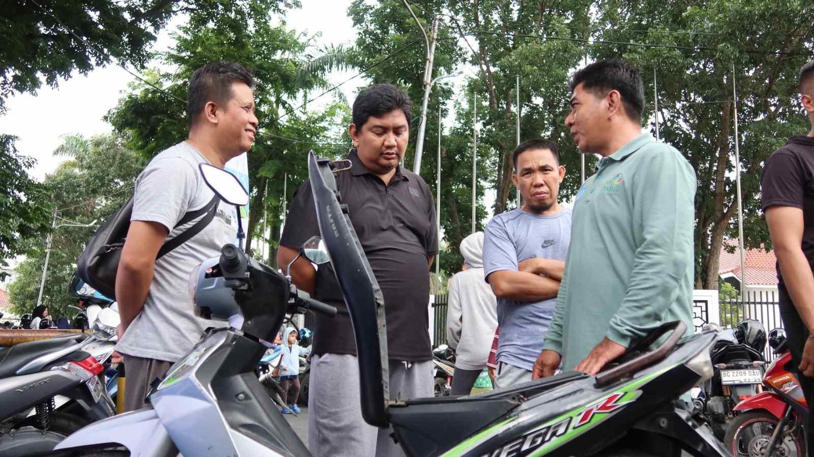 PLN Unit Induk Distribusi Sumatera Selatan, Jambi, dan Bengkulu (UID S2JB) bersama Dinas Pendidikan Provinsi Sumatera Selatan menggelar Pameran Inovasi dan Sosialisasi Modul Ajar Konversi Motor BBM ke Motor Listrik. (Foto: Heriyadi)