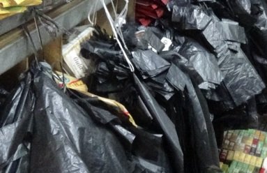 Kantong Plastik. (Foto: Adi Prayogo)