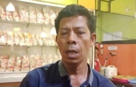 Hermanto Pekerja Toko Pempek. (Foto: Adi)