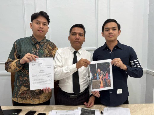 Sakahira Law Firm Kuasa Hukum Dokter Puskesmas. (Foto: Surya)