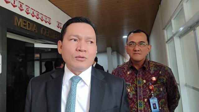 Pj Gubernur Sumsel, Elen Setiadi didampingi Sekda Sumsel, Edward Chandra, Foto: Mursalan