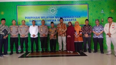 Kapolda DIY, Irjen Pol Suwondo Nainggolan bersama Pengurus Pimpinan Wilayah Muhammadiyah DIY dan jajaran Polda serta Polresta Yogyakarta. (Foto : Polda DIY)