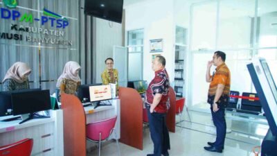 Hari Pertama Kerja di Tahun 2025, Pj Bupati Sandi Fahlepi Sidak Sejumlah OPD. (Foto:Humas Kominfo Muba)