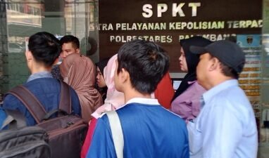 Pemohon Pembuat SKCK. (Foto: Dino Martin)