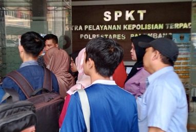 Pemohon Pembuat SKCK. (Foto: Dino Martin)