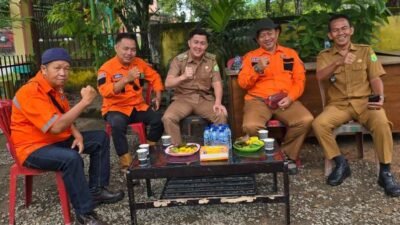 Camat Ajak DLH dan PUPR Ngopi, Respon Permasalahan Sampah dan Lampu Jalan. (Foto: Humas Kominfo Muba)