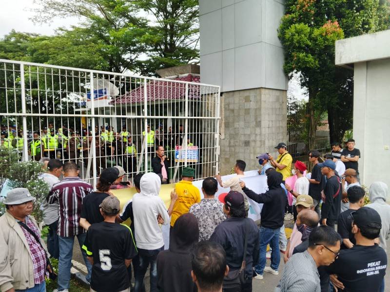 LSM Gransi kembali gelar aksi damai di kejaksaan tinggi Sumatera Selatan Senin 13 Januari 2025.(Foto: Rilis)