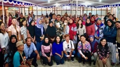 Anggota DPD RI Dapil DIY, Yashinta Sekarwangi Mega, bersama Hasto Wardoyo pada giat Rembug Warga Jogja. (Foto : DPD RI)