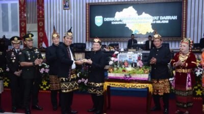 Rapat Paripurna Istimewa DPRD Kabupaten OKU Selatan dalam rangka Peringatan Hari Ulang Tahun Ke-21 Kabupaten OKU Selatan Tahun 2025.(Foto: Humas Kominfo OKU Selatan)