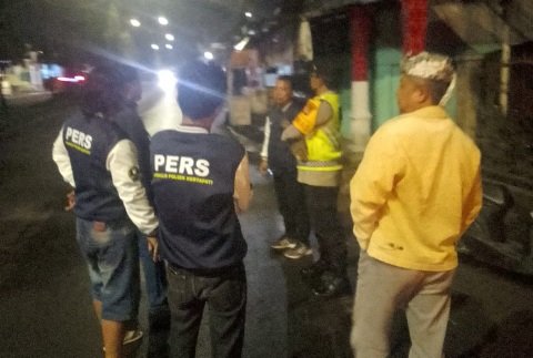 Polsek Kertapati dan Tim Pokja Jurnalis Kertapati saat siaga di Jalan Ki Merogan. (Foto : Tim Pokja Jurnalis Kertapati)