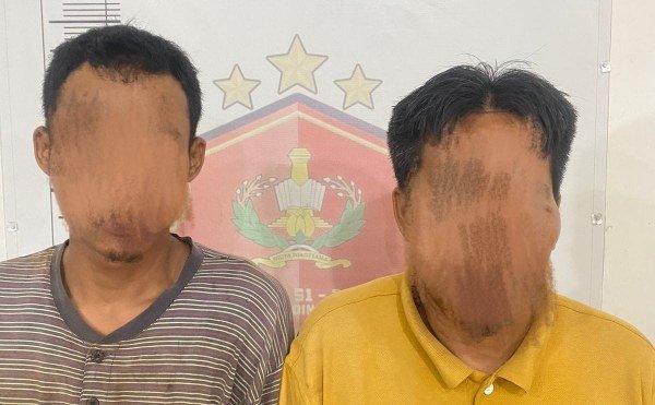 Dua dari empat pelaku pencurian besi rel kereta api.