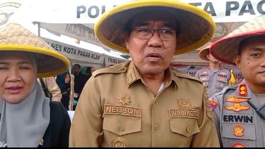Penjabat Walikota Pagaralam, Nelson Firdaus (Tengah)