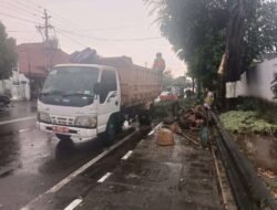 Petugas UPT PJU Langsung Tanggap Cepat, Atasi Kerusakan Akibat Cuaca Buruk