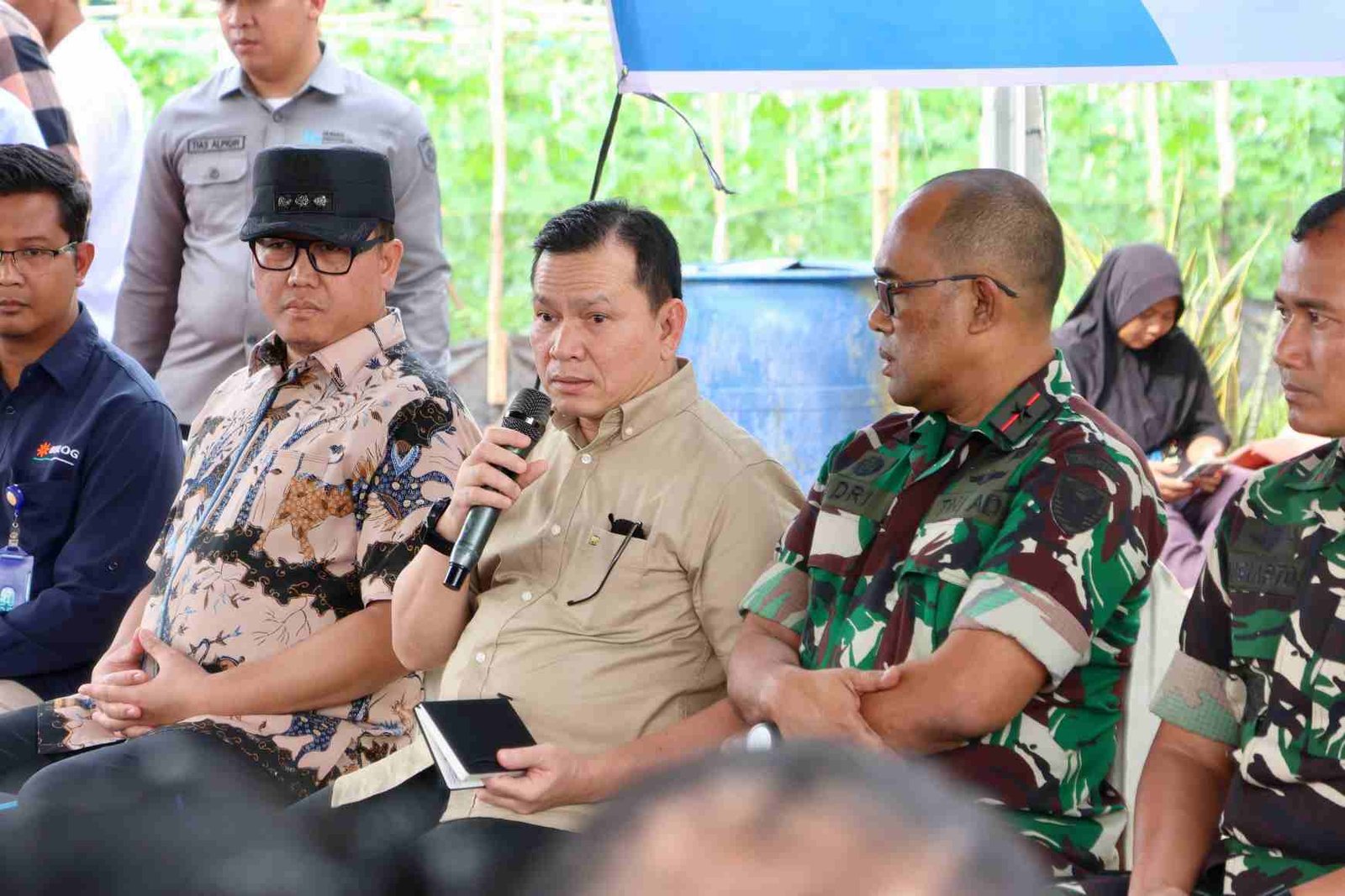 Pj Gubernur Sumsel Elen Setiadi dalam sambutannya saat Peninjauan Serap Gabah Petani Bulog Wilayah Sumsel Babel, bertempat di Desa Telang Sari  Kecamatan Tanjung Lago Kabupaten Banyuasin, Sabtu (25/1/2024). (Foto : Humas Pemprov Sumsel)
