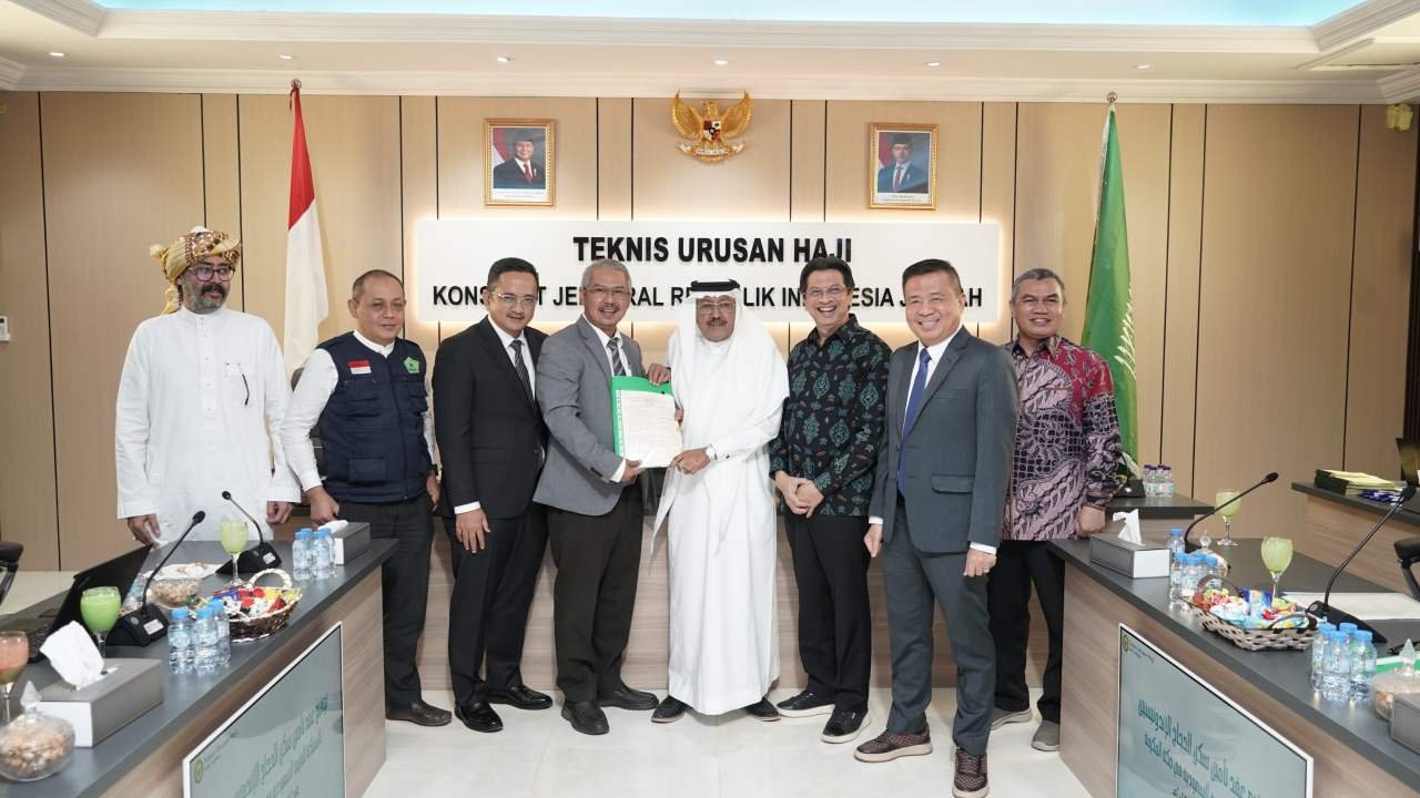 Kantor Urusan Haji (KUH) pada KJRI Jeddah secara bertahap hari ini melaksanakan penandatanganan kontrak dengan para penyedia layanan di Arab Saudi. (Foto : Humas Kemenag RI)