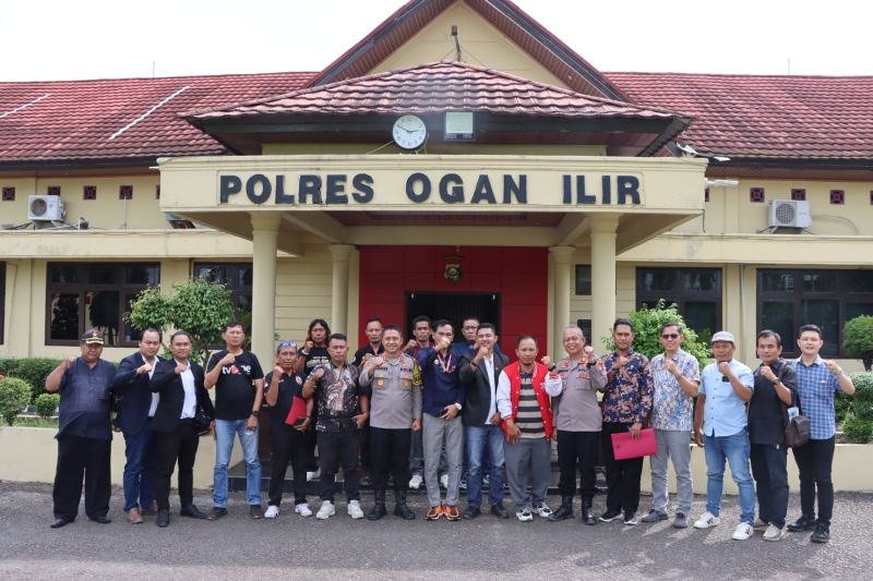 DPW Persatuan Wartawan Duta-Pena Indonesia (PWDPI) Provinsi Sumatera Selatan bersama Polres Ogan Ilir, Jumat (31/1/2025). Foto: Humas PWDPI Sumsel).