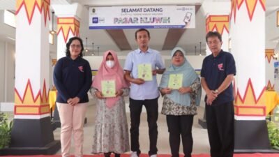 Perwakilan 33 pedagang saat menerima Kartu Bukti Pedagang (KBP). (Foto : Pemko Yogya)