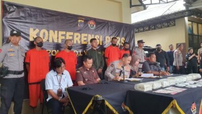 Polda DIY Bongkar Peredaran Sabu Sidoarjo-Yogya, 4 Tersangka Ditangkap Ditresnarkoba Polda DIY membongkar jaringan peredaran sabu-sabu Yogya-Sidoarjo. Foto : Polda DIY