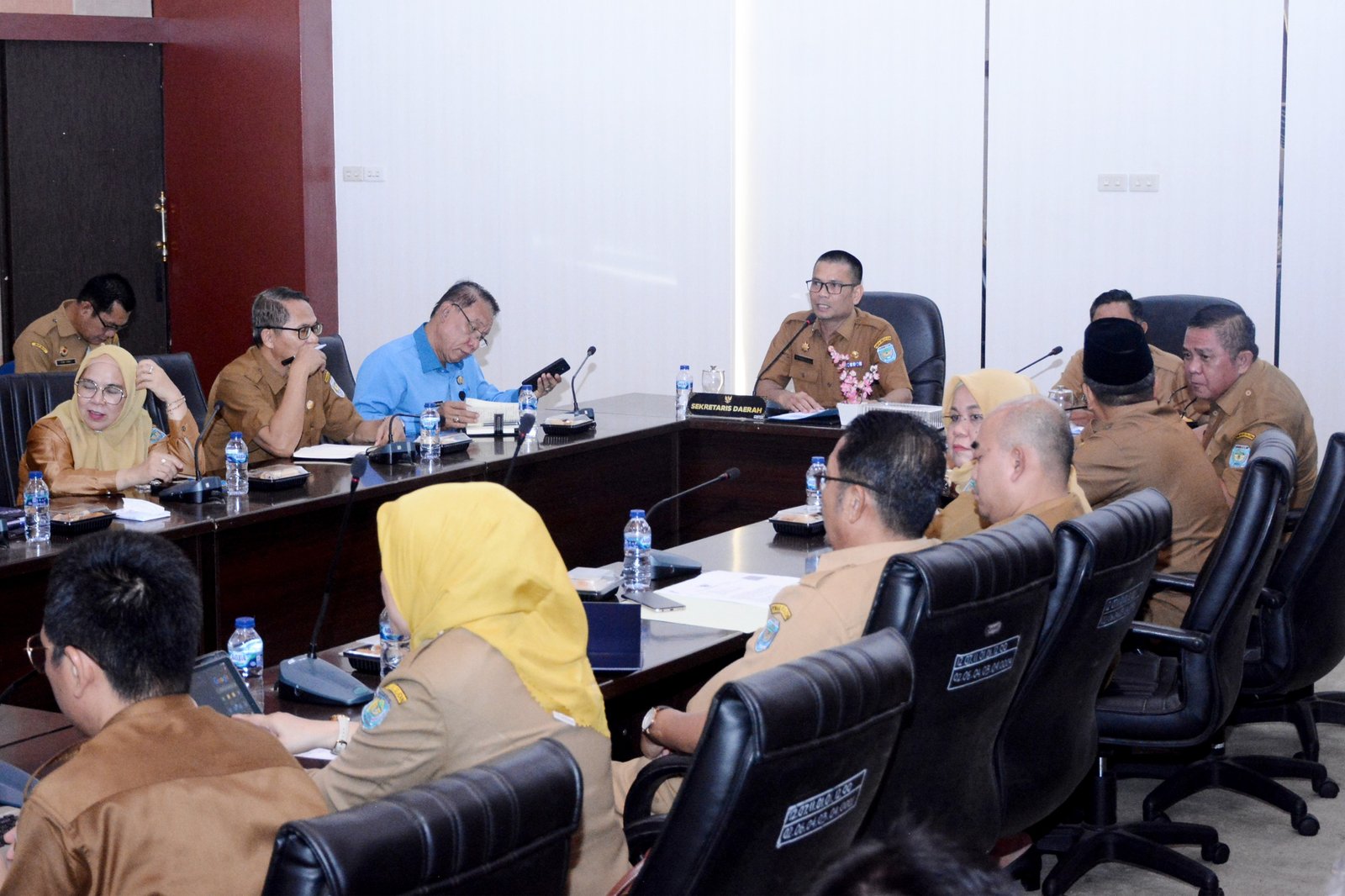 Sekda OKUS Pimpin Raker Pemda Tahun 2025. (Foto: Kominfo OKUS)