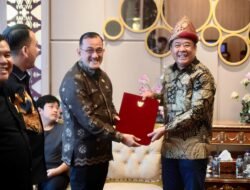 Tiba di Bandara SMB II Palembang, Wagub Cik Ujang Terima Surat Penunjukan Plt Gubernur Sumsel