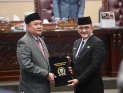 Sekda Edward Candra Hadiri Rapat Paripurna Penyampaian Laporan Hasil Reses Anggota DPRD Sumsel