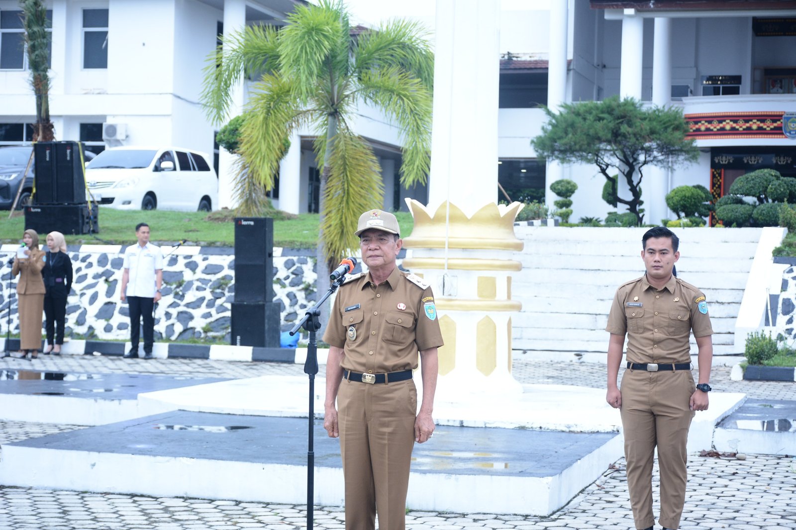 Hari Pertama Masuk Kerja, Wabup Misnadi Pimpin Apel Gabungan