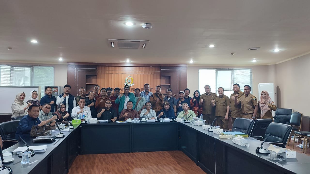 Badan Pembentukan Peraturan Daerah (Bapemperda) DPRD Palembang menggelar rapat terkait Rancangan Peraturan Daerah (Raperda) Kesenian Kota Palembang, Senin (24/2/20205) di ruang rapat Bapemperda DPRD Palembang