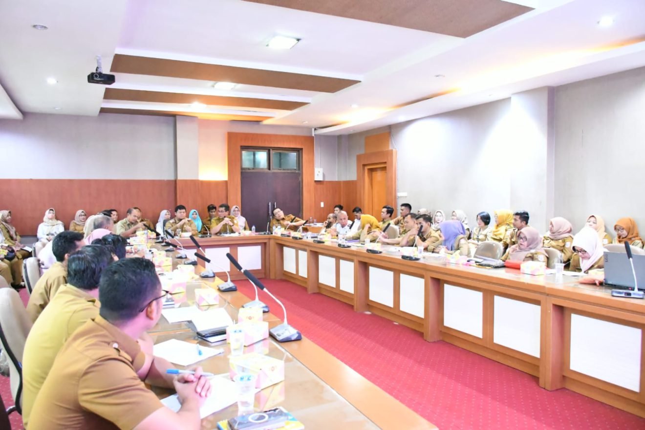 Rapat pemantapan iuran, santunan, bapor dan laporan keuangan Korpri Tahun 2024 berlangsung di Ruang Rapat Sekda, Selasa (25/02/2025).