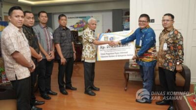 PT BANK Sumut Cabang Kisaran Serahkan CSR  Kepada Pemkab Asahan. (Foto: Kominfo Asahan)