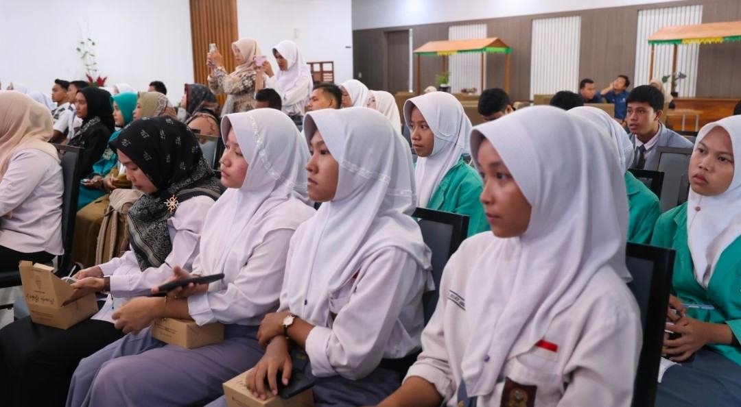 Bukit Asam Gelar Sosialisasi Bidiksiba untuk Siswa-siswi dari Keluarga Prasejahtera. (Foto: Humas PTBA)