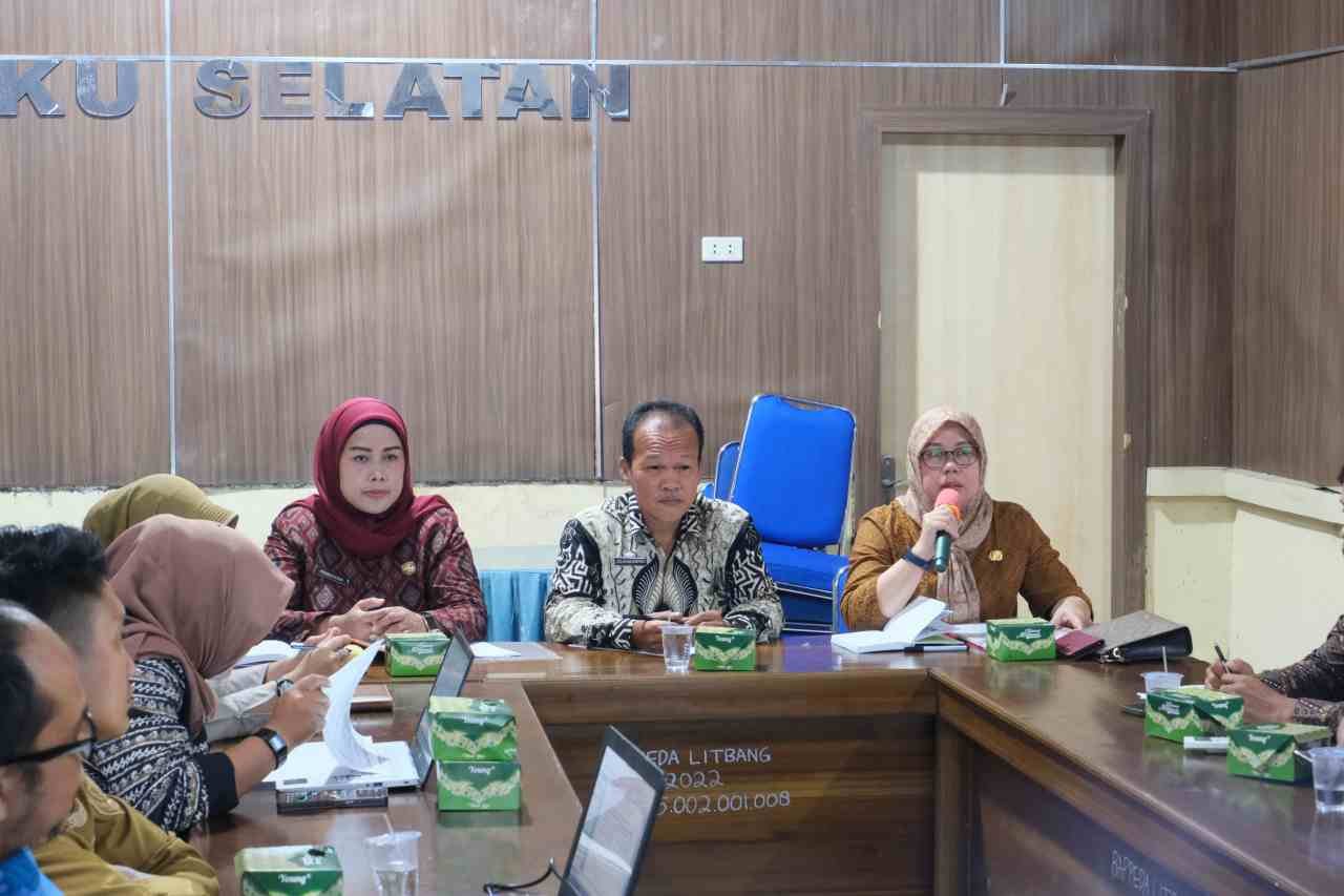 Sekda OKUS Pimpin Rakor Rencana Kegiatan Penataan dan Penertiban Pasar Saka Selabung. (Foto: Kominfo OKUS)