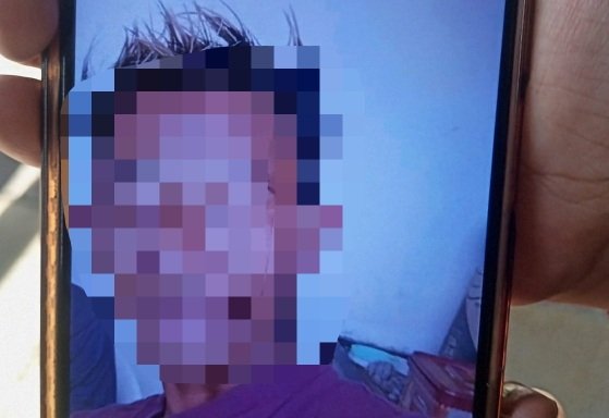 Terduga pelaku Rendy yang berhasil dibawa keluarga pelaku ke Polsek Mergangsan. (Foto: Simon)